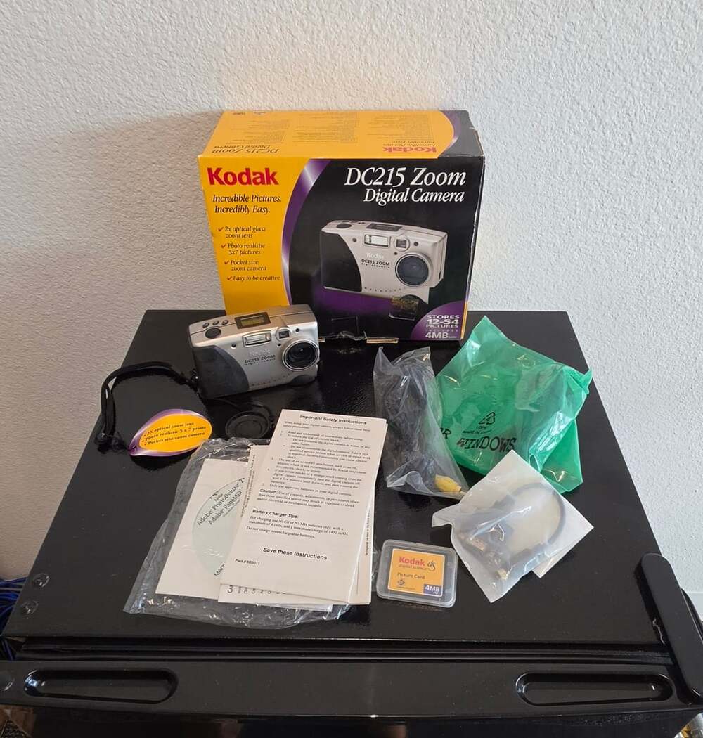 Kodak DC215 Zoom Digital Camera Original Box And Accessories Tested & Works!